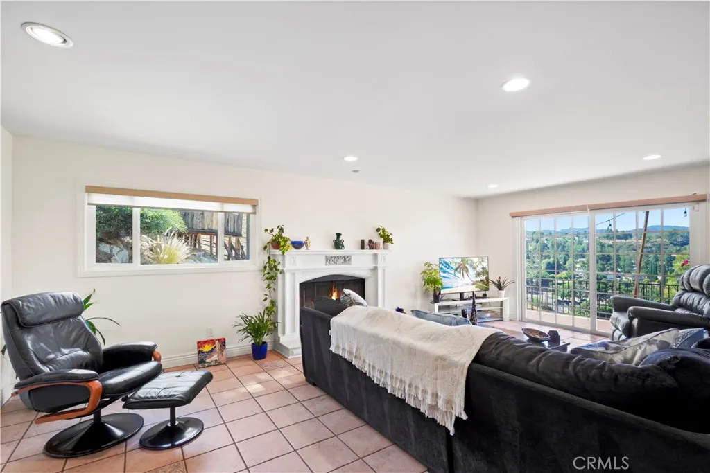 22628 Quinta Road, Woodland Hills, California 91364 home-pic-9